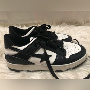 Black and white star sneakers in women’s 7.5